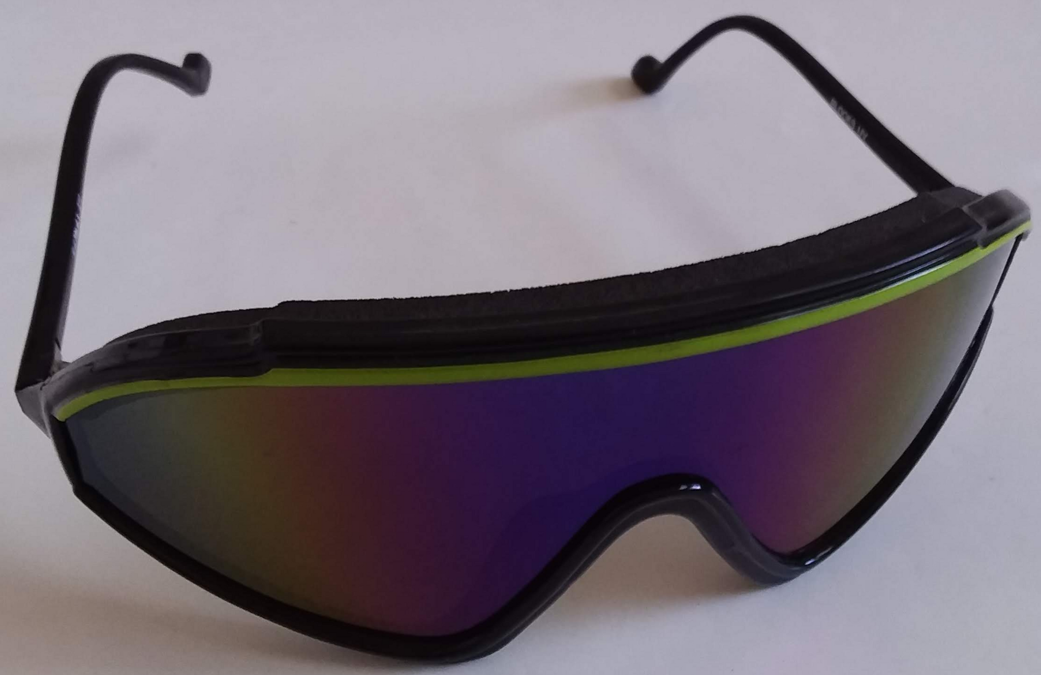 Vintage Blade frame ski sunglasses w/iridium lens tint & foam on